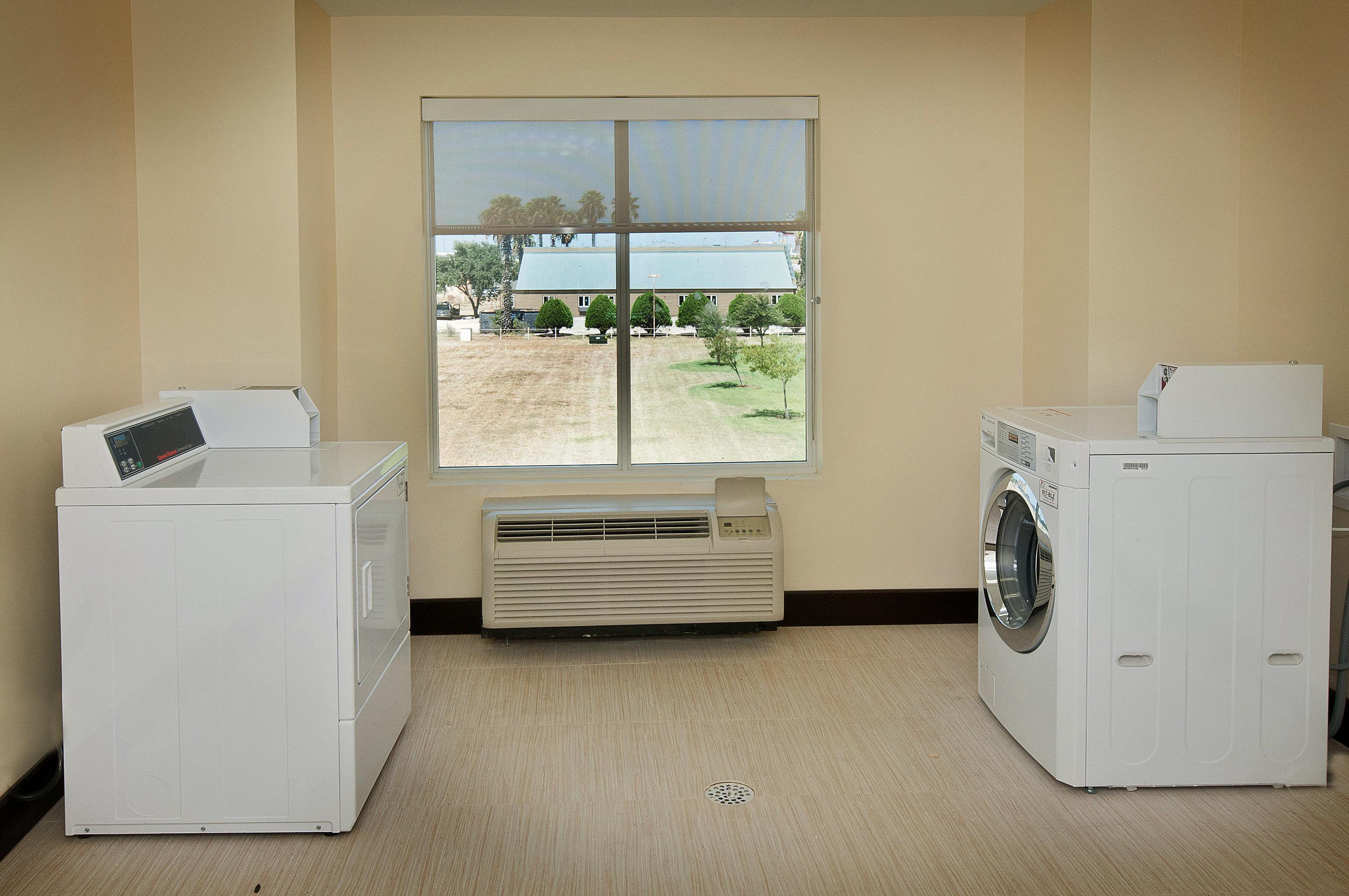 Holiday Inn Express Hotel And Suites Pearsall By Ihg Esterno foto