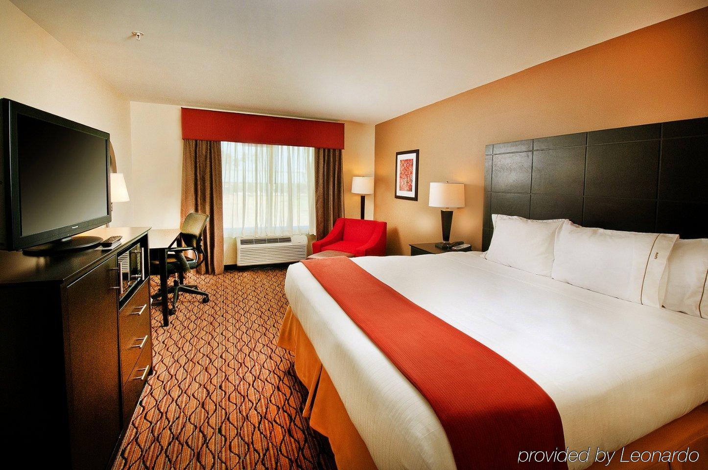 Holiday Inn Express Hotel And Suites Pearsall By Ihg Esterno foto